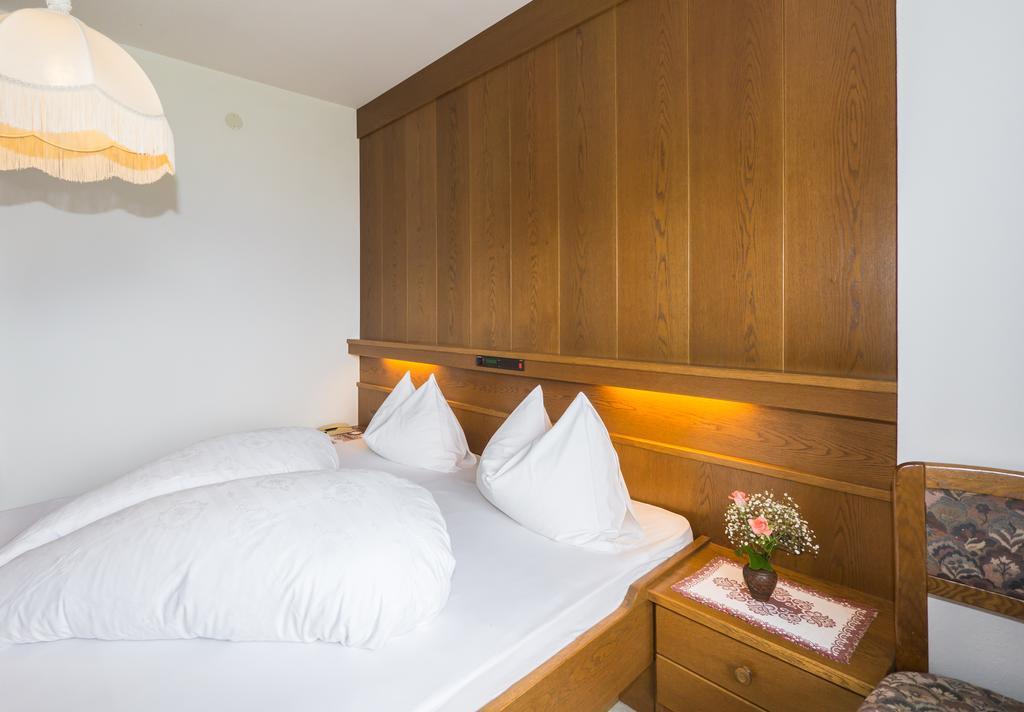 Guesthouse Pension Grafenstein Merano Chambre photo